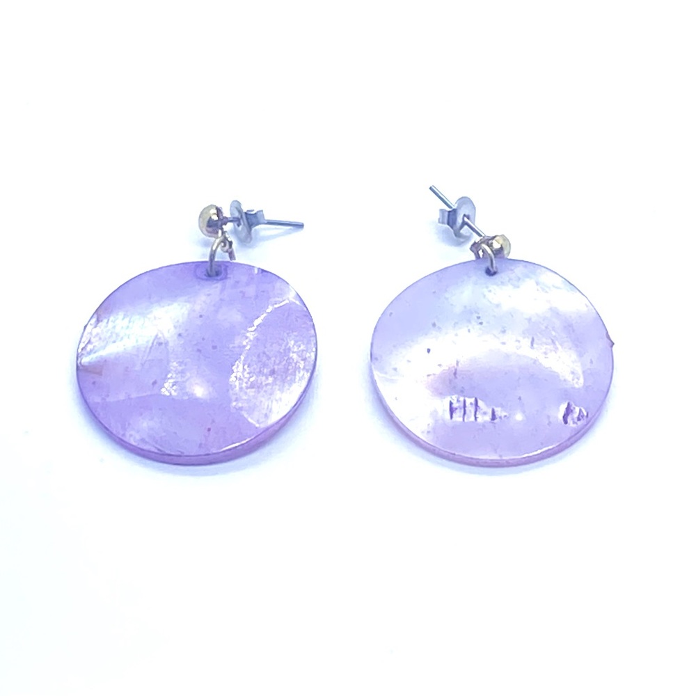 Lavender Shell Stud Earrings 🔥 3 for $20